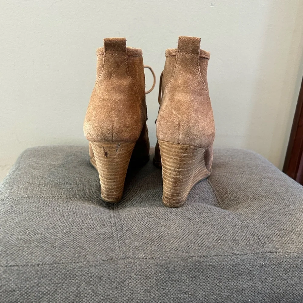 Lucky Brand Suede‎ Wedge Ankle Boots Lace-Up Taupe Size 8.5